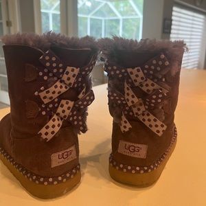 UGG boots Bailey bow purple Sz2 in little girls